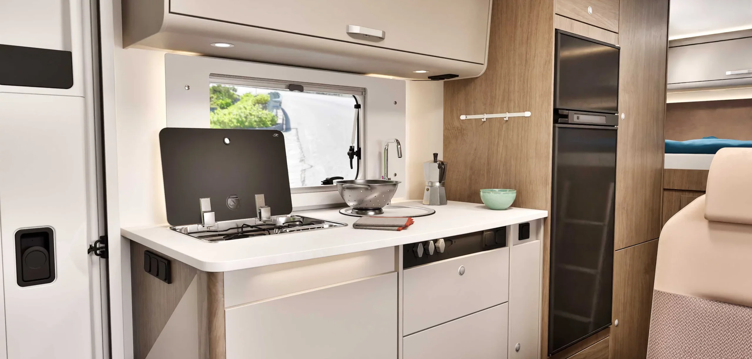 carado_wohmobil_kaufen_alkoven_impressionen_alkovenbett_2@2x